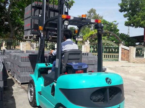 xe_forklift_maximal-1-1.8-02.jpg