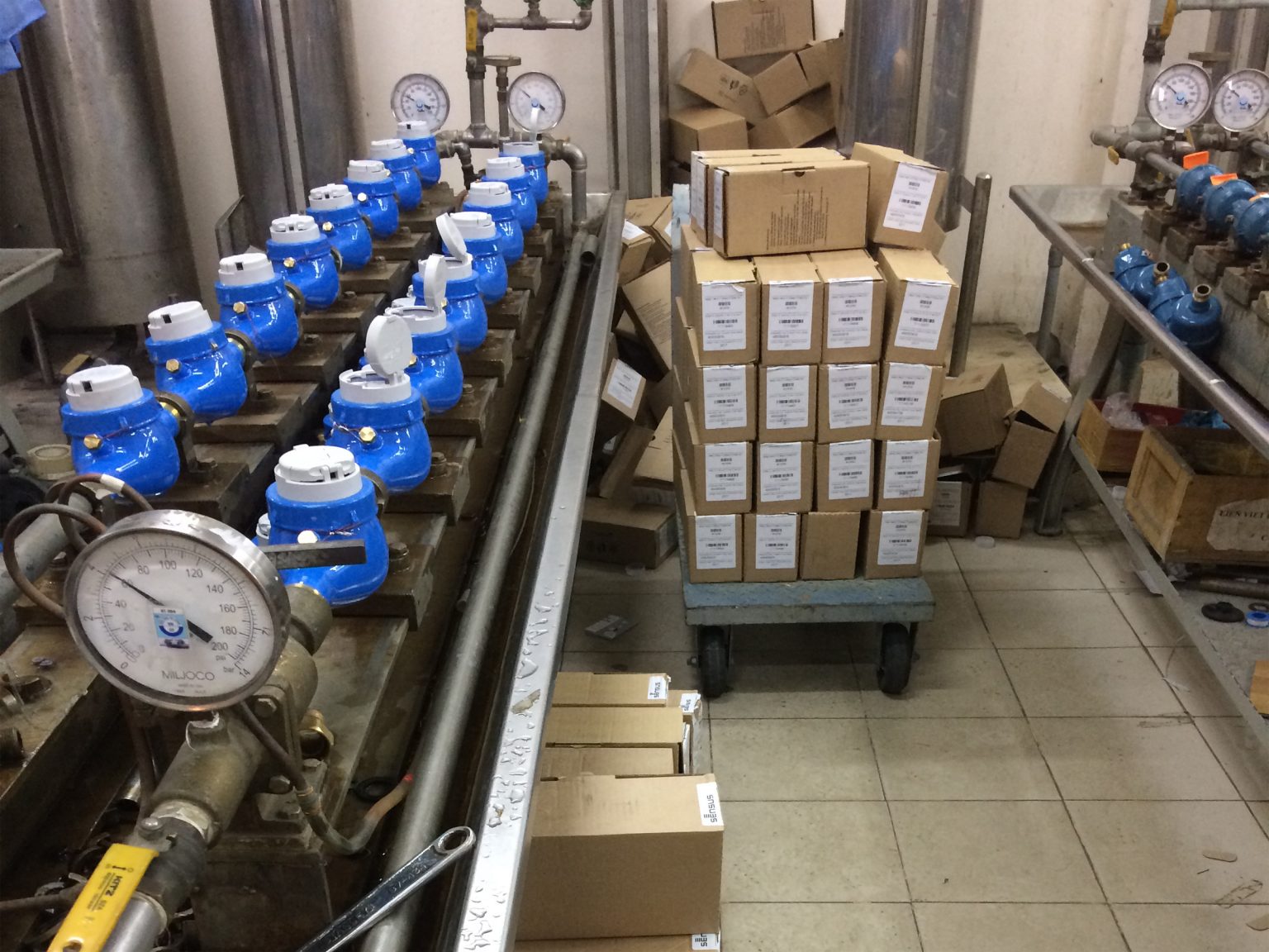 đồng hồ nước của Eurotech đang trên giàn kiểm định