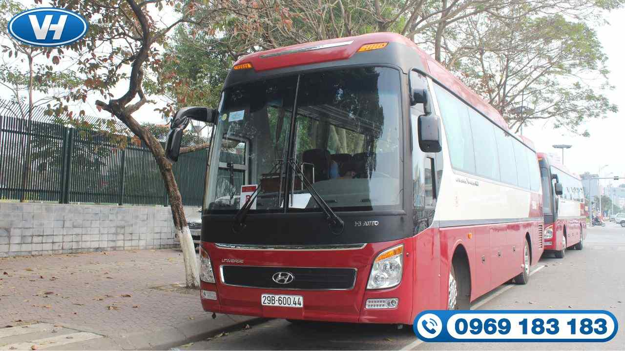 Xe 35 chỗ hiện đại đáp ứng nhu cầu đoàn khách