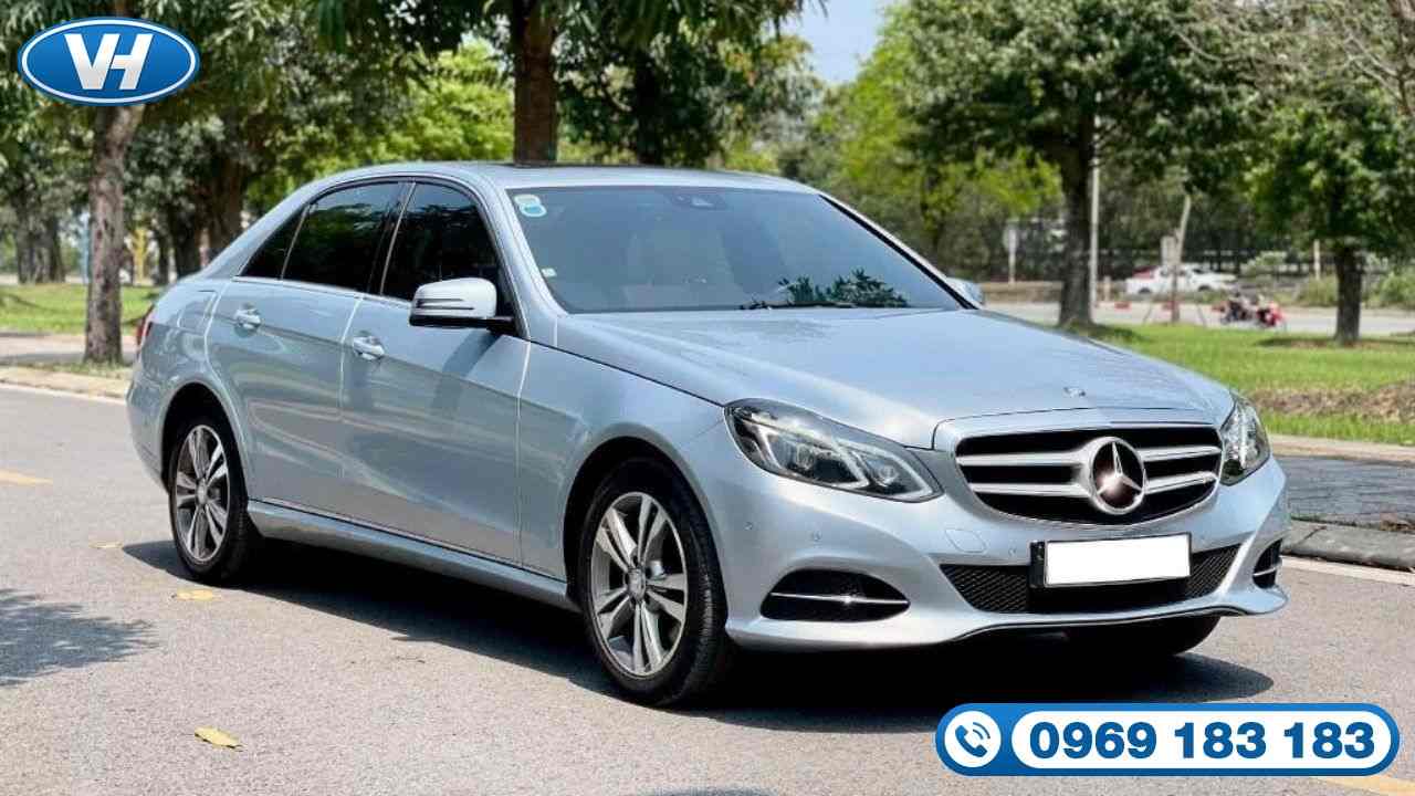 Nhóm du khách khởi hành đi Cửa Lò bằng xe du lịch