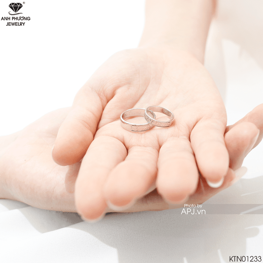thiet-ke-nhan-cuoi-vang-trang-theo-yeu-cau-2.png