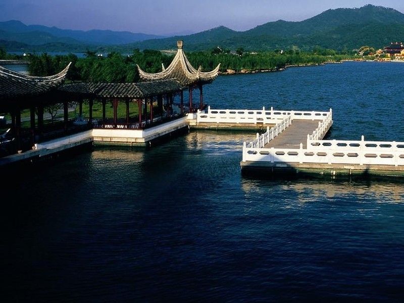 Dongqian_Lake_zps8pieju2l.jpg