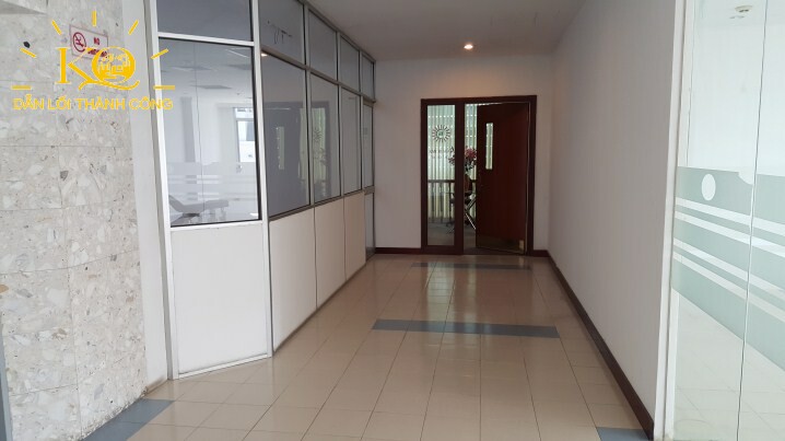 hinh-chup-loi-di-ben-trong-idc-building.jpg