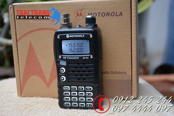 bo-dam-cam-tay-Motorola-GP-301-7.jpg