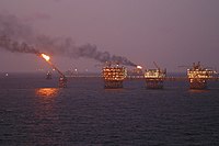 200px-An_oil_rig_offshore_Vungtau.jpg