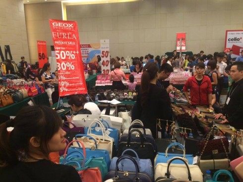 Tong-quan-ngay-hoi-mua-sam-elle-shopping-fun-ha-noi-ellevietnam-02.jpg