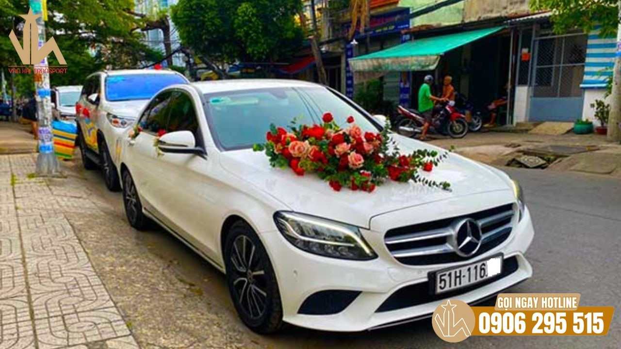 Dịch vụ thuê xe cưới Mercedes C300 sang trọng Dịch vụ thuê xe cưới Mercedes C300 sang trọng