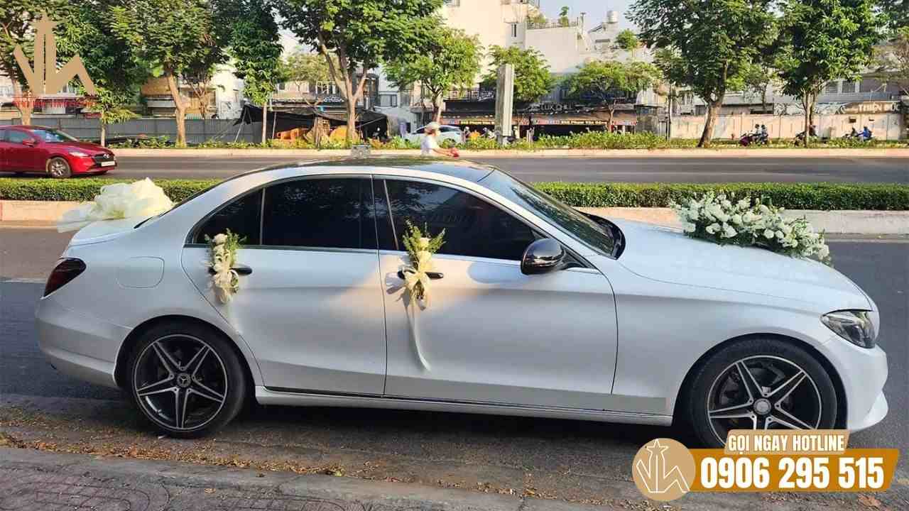 Báo giá cho thuê xe cưới Mercedes C300 ưu đãi Báo giá cho thuê xe cưới Mercedes C300 ưu đãi