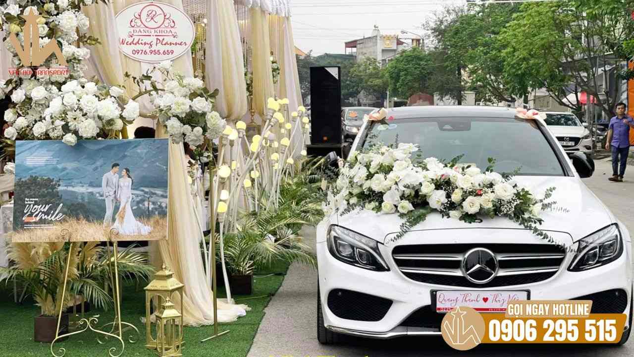 Thuê xe cưới Mercedes C300 đem lại hành trình tiện ích Thuê xe cưới Mercedes C300 đem lại hành trình tiện ích
